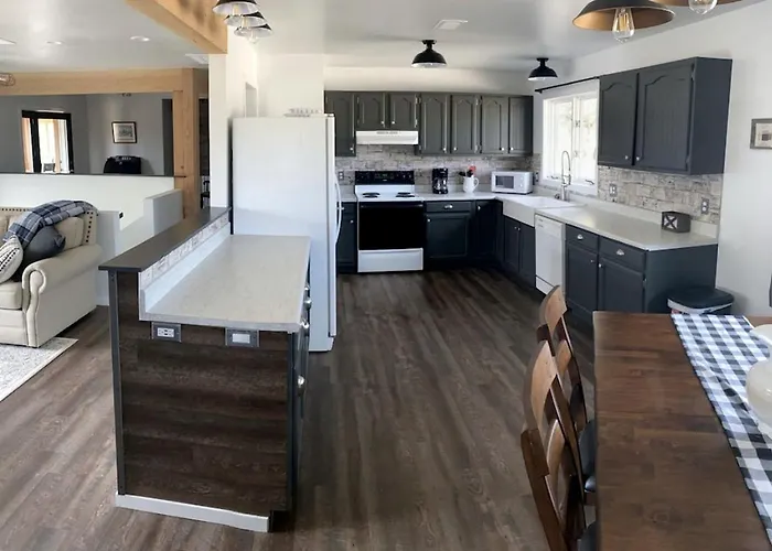 Amazing Retreat Ideal For Families Or Groups In Saratoga, Wyoming *