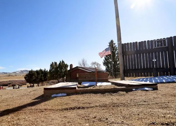 Amazing Retreat Ideal For Families Or Groups In Saratoga, Wyoming
